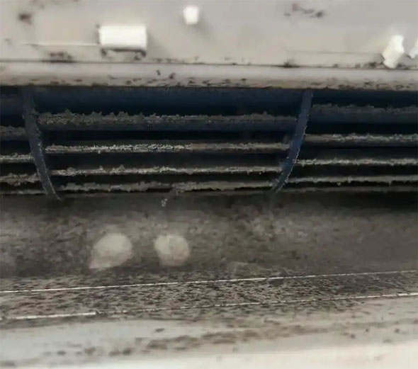 呈贡空调吹的风有股烧焦味是怎么回事